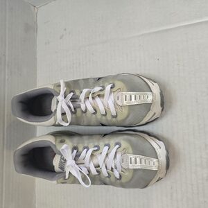 Nike Gray and White‎ Athletic Shoes Sleek Design